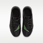 Tacos de fútbol para pasto sintético (turf) para niños grandes Nike Jr. Phantom 6 Low Club