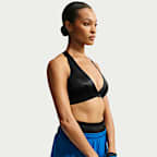 NikeSKIMS halterneck-BH i satengsvevd Shine-stoff til dame