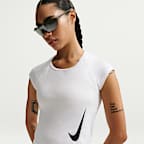 Playera de correr de manga tipo casquillo Dri-FIT para mujer Nike Tempo Swoosh