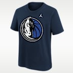 Playera Jordan de la NBA para niños talla grande Dallas Mavericks Statement Essentials