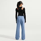 Nike Studio Fleece mittelschwere Hose mit mittelhohem Bund und offenem Saum (Damen)