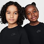 Conjunto de cuello redondo de dos piezas Nike para niños talla pequeña