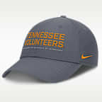 Gorra universitaria Nike Dri-FIT ajustable para hombre Tennessee On-Field Club Gameday
