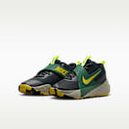 Tenis de básquetbol para niños grandes Nike Team Hustle D 12