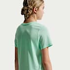 Kortærmet Nike One Fitted Dri-FIT-trøje til større børn (piger)