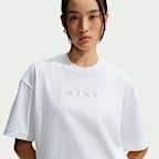 T-shirt oversize court moderne Nike Sportswear pour femme