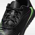 Tacos de fútbol para pasto sintético (turf) para niños grandes Nike Jr. Phantom 6 Low Club