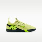 Tacos de fútbol para pasto sintético (turf) de corte low para niños de preescolar y grandes Nike Jr. Mercurial Vapor 16 Academy