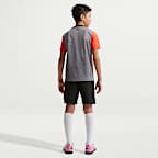 Chelsea F.C. Academy Pro SE Older Kids' Nike Dri-FIT Football Pre-Match Short-Sleeve Top