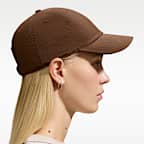 Ostrukturerad keps Nike Dri-FIT Club med Swoosh i metall