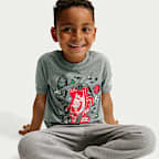 Playera de corte cuadrado para niños talla pequeña Nike