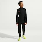 Nike Academy Older Kids' Dri-FIT Long-Sleeve 1/4-Zip Football Drill Top