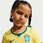 Kit de 3 piezas de fútbol Nike Replica para niños talla pequeña Brazil local 2026 Stadium