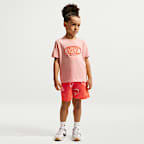 Conjunto de dos piezas de playera Floatie y shorts para niños talla pequeña Nike Sportswear Club