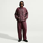 Oversized Nike Sportswear-anorakjakke i skotskternet flannel til kvinder