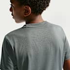 Playera Dri-FIT para niños talla grande Nike Legend