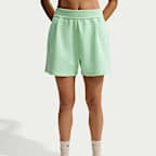 Lediga shorts Nike 24.7 ImpossiblySoft Dri-FIT med medelhög midja 10 cm för kvinnor