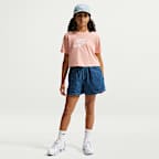 Nike Sportswear rövid szabású póló nagyobb gyerekeknek (lányok)