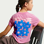 Nike Sportswear kurzes T-Shirt in schmaler Passform (ältere Kinder, Mädchen)