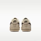 Tenis para niños grandes Nike Air Force 1 LV8