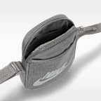 Nike Heritage 斜背包 (小型，1 公升)