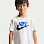 Nike Lifestyle 3-teiliges Set aus Hoodie und T-Shirt für jüngere Kinder
