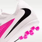 Tacos de futbol para pasto artificial para niños grandes Nike Jr. Phantom 6 Low Academy