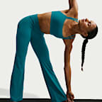 Leggings acampanados de tiro alto sin costura delantera para mujer Nike Zenvy