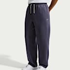 Pants de básquetbol Therma-FIT cepillados con dobladillo abierto para hombre Nike Standard Issue