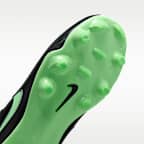 Tacos de fútbol de corte low para terrenos múltiples Nike Jr. Tiempo Maestro Academy