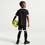 Conjunto de 2 piezas con shorts Dri-Fit Academy para niños talla pequeña Nike