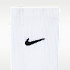 ถุงเท้าข้อยาว Nike Strike
