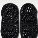 NikeSKIMS Women's Dri-FIT Pilates Grip No-Show Socks (1 Pair)