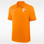 Polo universitario Nike Dri-FIT para hombre Tennessee Sideline Victory Stripe