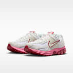 Tenis con detalles reflejantes para mujer Nike Zoom Vomero 5