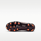 Tacos de fútbol para terrenos múltiples de corte low para niños grandes Nike United Jr. Tiempo Maestro Academy