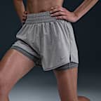Shorts 2 en 1 Dri-FIT de tiro alto de 8 cm para mujer Nike One