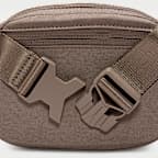 กระเป๋าพาดลำตัว Nike Aura (2 ล.)