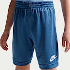 Conjunto de playera con gráfico "Just Do It" y shorts de malla para niños talla pequeña Nike Sportswear