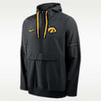 Chamarra universitaria Nike con gorro de medio cierre para hombre Iowa Sideline Anorak