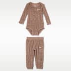 Conjunto de pants y mono de manga larga para bebé (6-12 meses) Nike Baby Essentials