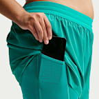 Shorts de correr Dri-FIT de tiro medio 2 en 1 para mujer (talla grande) Nike Swift