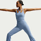 Leggings de tiro alto acampanados para mujer Nike Zenvy