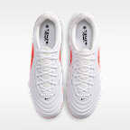 Tacos de fútbol de corte low para pasto artificial Nike Tiempo Maestro Academy