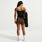 Nike One Dri-FIT dameshorts med mellomhøyt liv og innershorts (8 cm)