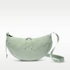 กระเป๋าพาดลำตัวทรงพระจันทร์เสี้ยว Nike Aura (4 ล.)