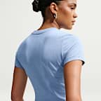 Playera slim cropped para mujer Nike Sportswear Chill Knit