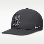 Gorra estructurada de visera cuadrada para hombre Nike Statement Dri-Fit Pro de los Boston Red Sox