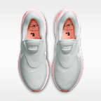 รองเท้าวิ่งโร้ดรันนิ่งผู้หญิง Nike Revolution 8 EasyOn