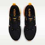 Nike Vomero 18 (Pittsburgh Steelers) Men's NFL Road Running Shoes